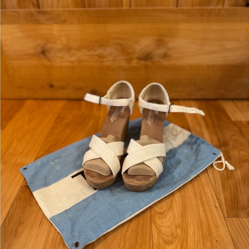 Toms Strappy Cork Wedge in Woven White Size 9